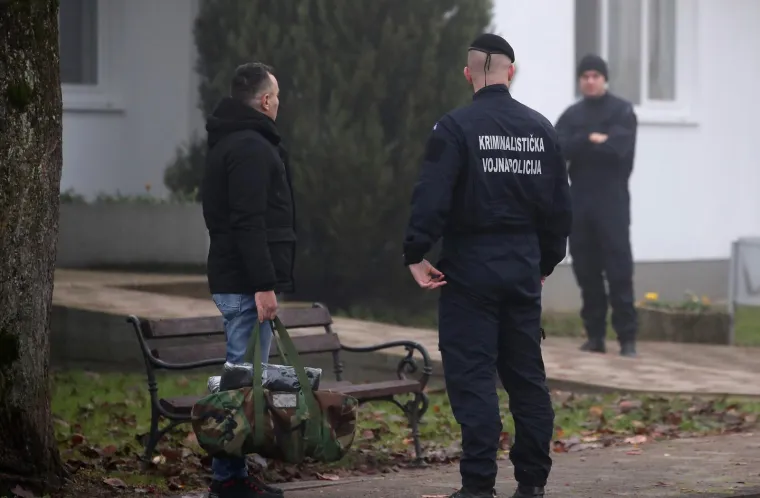 Vojna policija ogradila mjesto pada MiG-a u Voćinu: Poznato zdravstveno stanje pilota