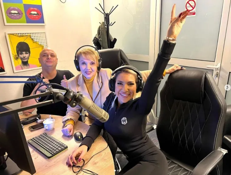 Jovana Jeremić izašla sa šok detaljima o političkom moćniku: 'Stariji je 30 godina, namamio me u stan i bacio na krevet...'