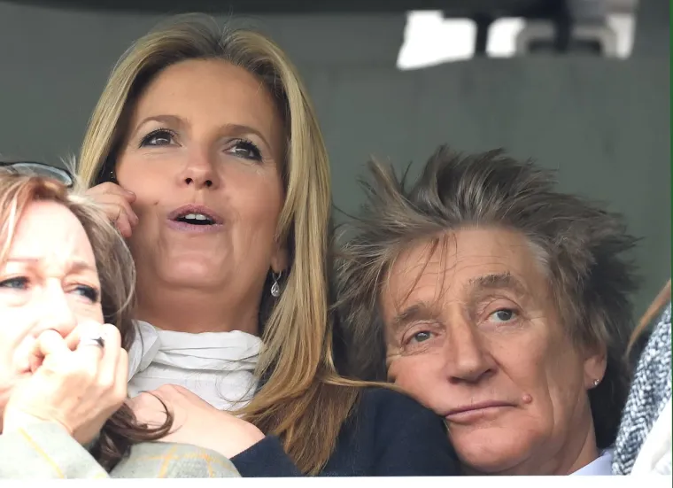 "Bilo je to razornih 48 sati. Izgubili smo mog brata Dona u utorak u 94. godini, a danas smo svi izgubili njezino veličanstvo kraljicu Elizabetu II. u 96. godini", napisao je tada Rod.