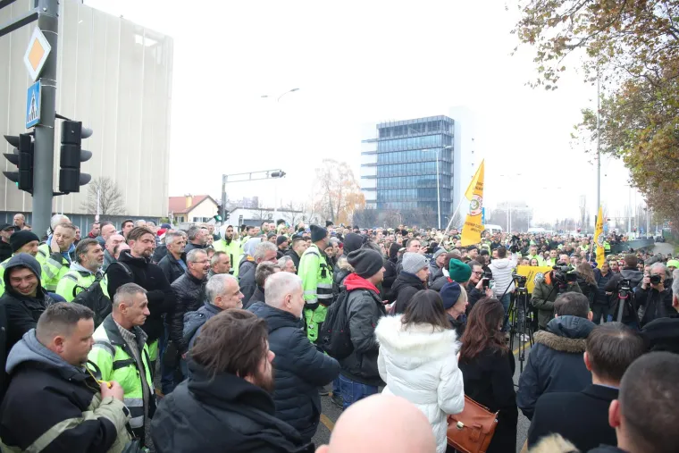 Tisuću prosvjednika Čistoće: 'Ako nas ne poslu&scaron;aju, za Božić idemo u &scaron;trajk'