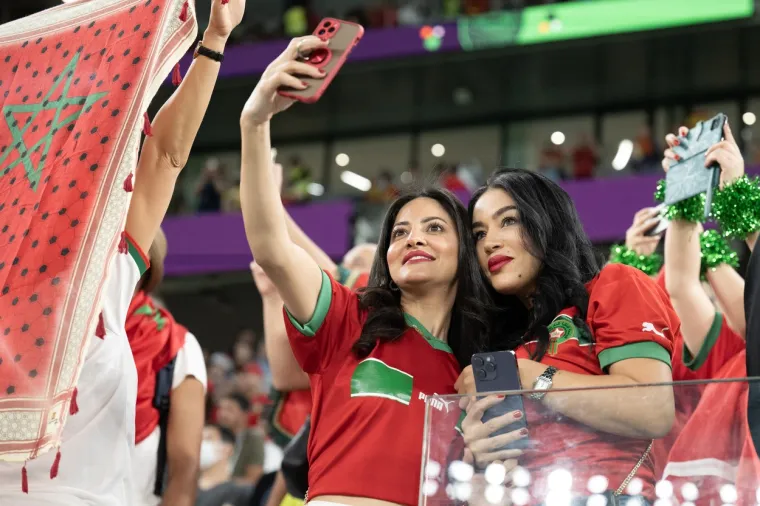 Nepoznata crnka u &scaron;panjolskom dresu zasjenila sve na stadionu: Traži se žena koja izgleda kao da nije s ovog svijeta, ona sjaji