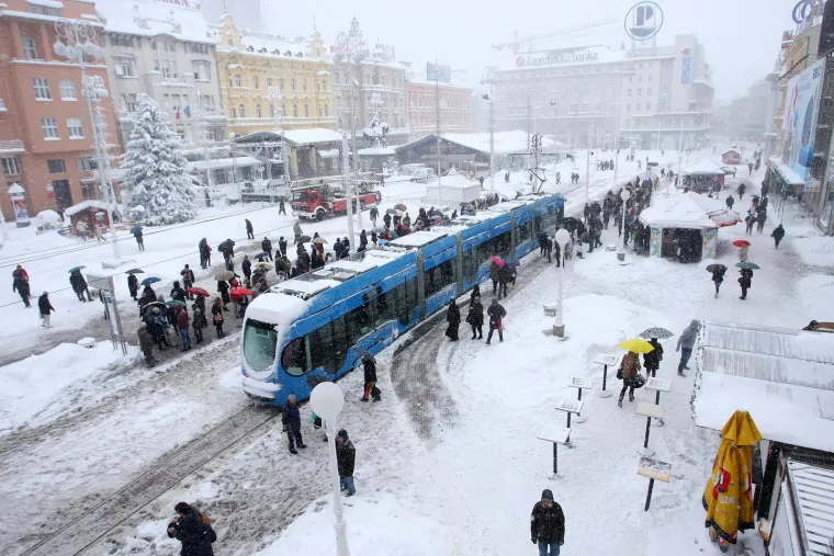 Prije 10 godina Zagreb je zatrpao snijeg: Prijevoz je bio u kolapsu, pali su rekordi