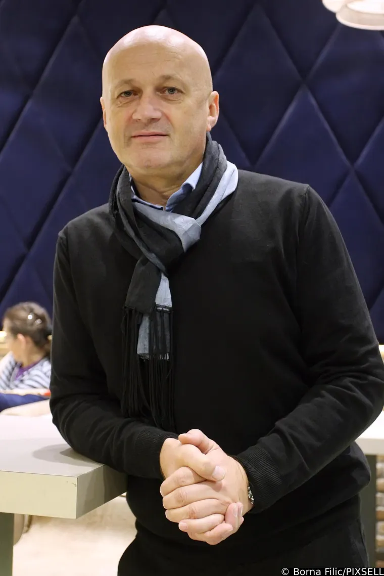 Neimenovani izvor blizak glumici otkrio je za Story da Ornela i Nenad, koji je u šezdesetim godinama, &quot;zajedno žive u zagrebačkom naselju Svetice&quot; te da su vezi više od godinu dana.