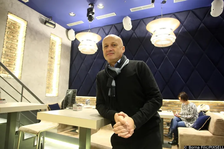 Ornela je unatoč brojnim obavezama uspjela pronaći vremena za ljubav s poduzetnikom koji iz prošlog braka ima troje djece. Nenad je vlasnik dvaju ugostiteljskih objekata, zagrebačkog restorana i bara Khala te beach bara Carpe Diem na Hvaru.