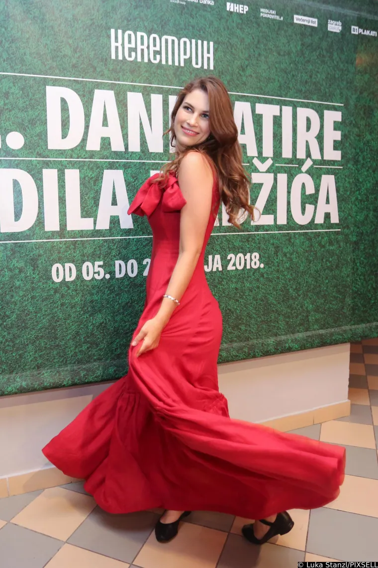 &quot;Istina je da prolazim kroz najteže razdoblje dosad. Vrijeme bolnih i teških odluka, vjerujem ispravnih&quot;, napisala je Ornela tada na svom Instagramu te je od tada svoj privatni život odlučila skrivati od javnosti.