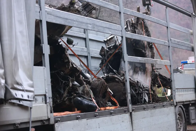 MORH odvukao ostatke palog zrakoplova  kamionom