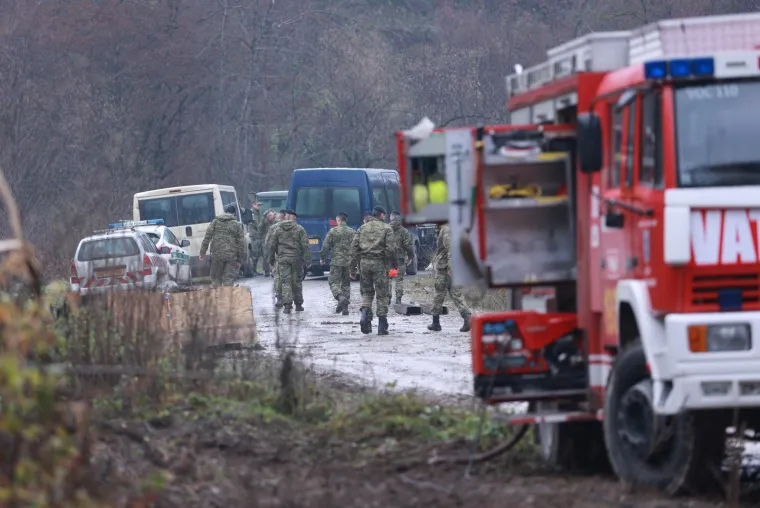 MORH odvukao ostatke palog zrakoplova  kamionom