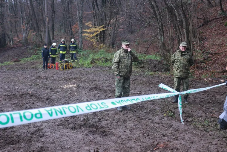 MORH odvukao ostatke palog zrakoplova  kamionom