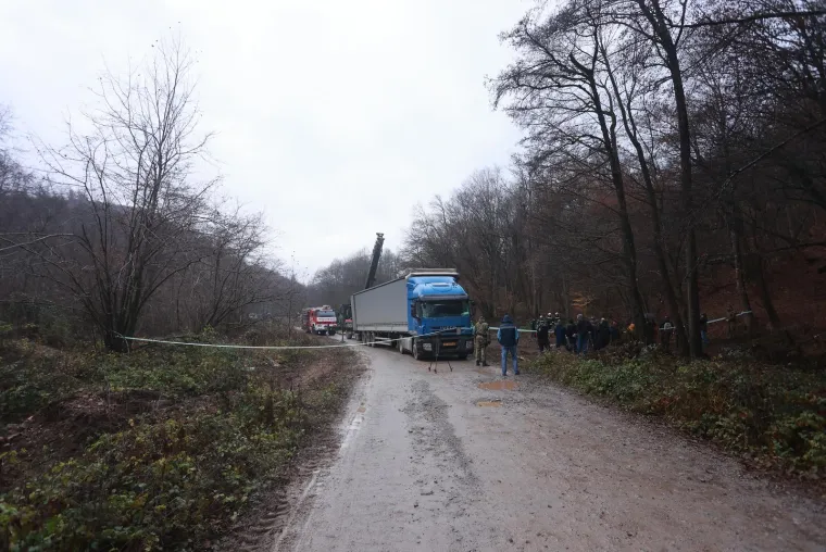 MORH odvukao ostatke palog zrakoplova  kamionom