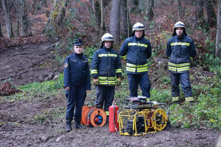 MORH odvukao ostatke palog zrakoplova  kamionom