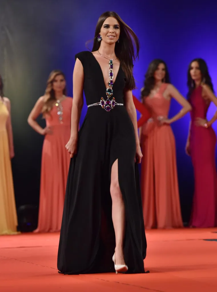 Danas svi znaju tko je Ivana Knoll, a pogledajte kako je izgledala kada se pojavila prije &scaron;est godina na izboru za Miss Hrvatske