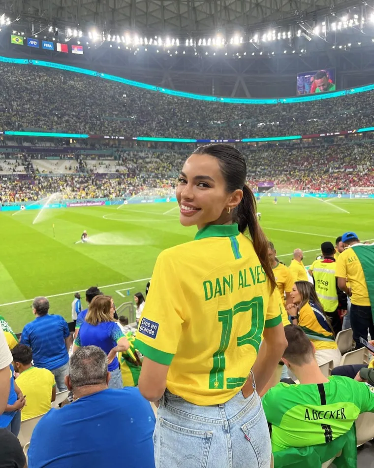 Branič Dani Alves (39) u sretnom je braku s manekenkom Joanom Sanz (29), s kojom se u tajnosti vjenčao 2017. godine. Njihova ljubavna veza započela je 2015. godine, nakon što ih je upoznao zajednički prijatelj.