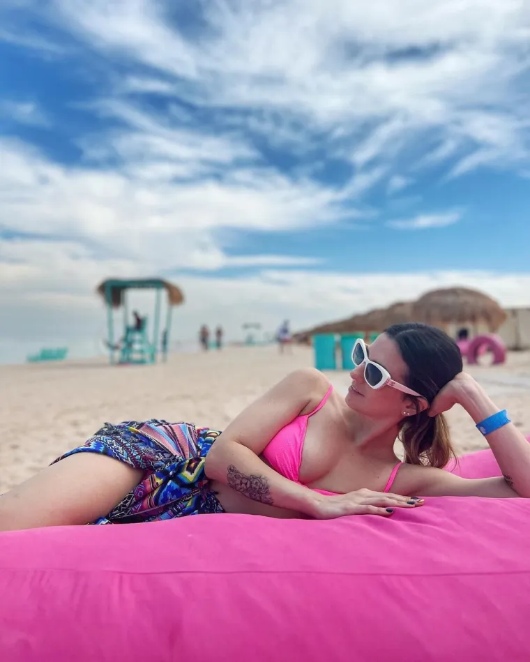 Maria je influencerica, na Instagramu je prati više od 490 tisuća fanova. Maria se trenutačno nalazi u Dohi gdje je s djecom došla podržati svojeg voljenog.