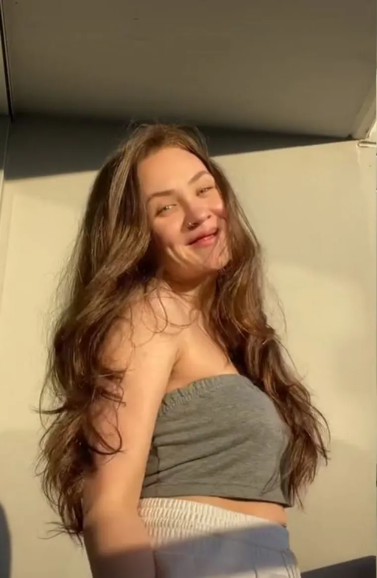 &quot;Bila sam tako slijepa i stvarno sam se psihički borila godinama. Nadam se da mogu pomoći rasvijetliti ovaj put svima koji to prolaze i pokazati uspone i padove potrebe za zamjenom zubi&quot;, zaključila je.