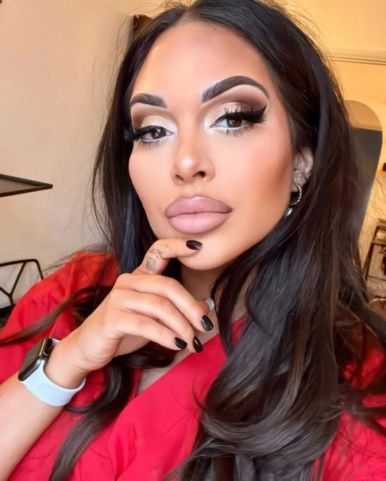 &ldquo;Samo mislim da je važno biti etičan i realan s ljudima. Ljudi gledaju kirurgiju kroz filere, kirurgija nije samo to, to nije ista stvar, puno ljudi sada želi kirur&scaron;ki rezultat s filerom."