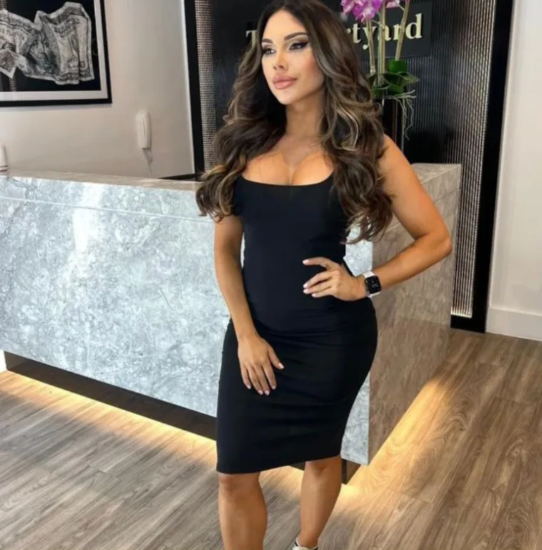 Nasrin otkriva da se njezin stav prema operaciji promijenio otkako je s 18 godina počela stavljati filere.