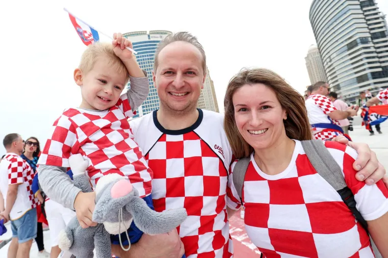 Hrvatski navijači Vatrenima priredili vatrenu atmosferu: Jedan političar 'zalutao' među njima
