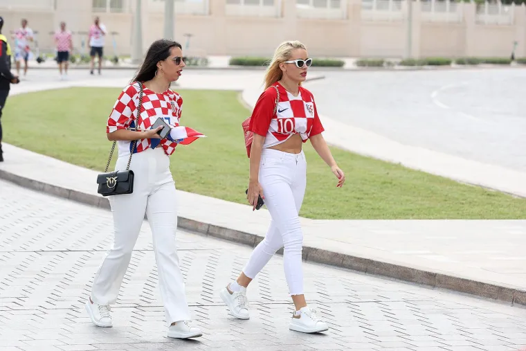 Hrvatski navijači Vatrenima priredili vatrenu atmosferu: Jedan političar 'zalutao' među njima