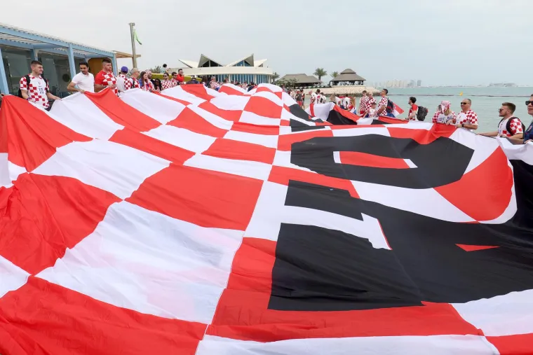 Hrvatski navijači Vatrenima priredili vatrenu atmosferu: Jedan političar 'zalutao' među njima