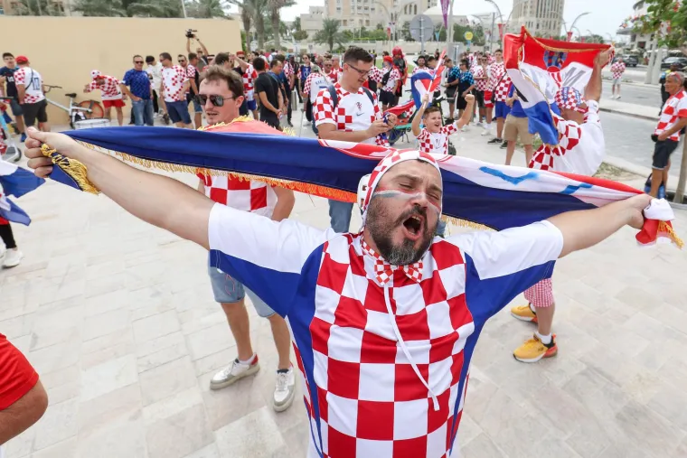 Hrvatski navijači Vatrenima priredili vatrenu atmosferu: Jedan političar 'zalutao' među njima