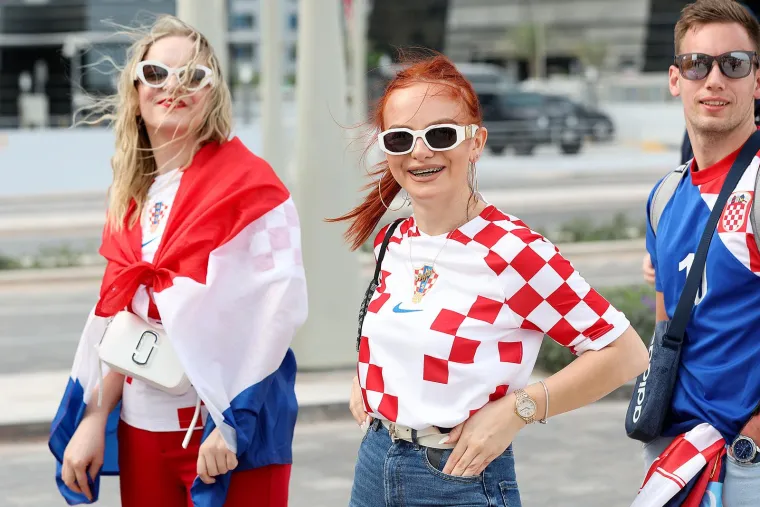Hrvatski navijači Vatrenima priredili vatrenu atmosferu: Jedan političar 'zalutao' među njima