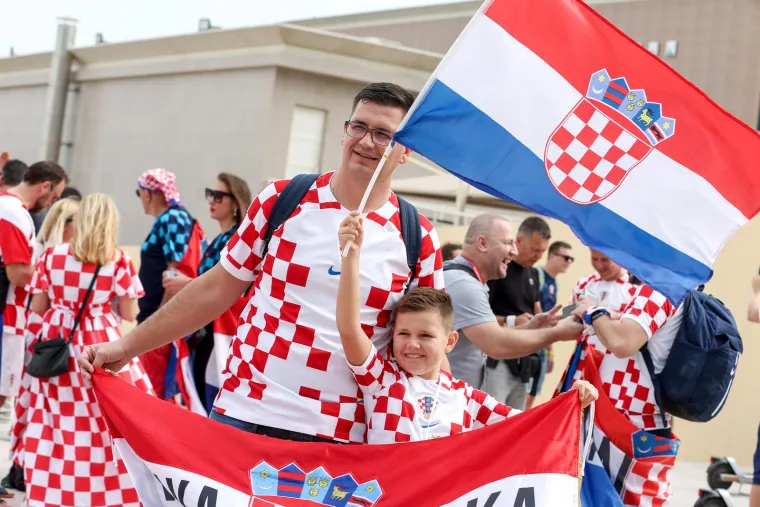 Hrvatski navijači Vatrenima priredili vatrenu atmosferu: Jedan političar 'zalutao' među njima