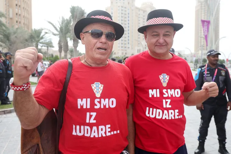 Hrvatski navijači Vatrenima priredili vatrenu atmosferu: Jedan političar 'zalutao' među njima