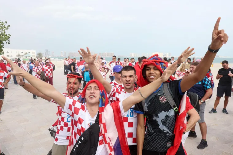 Hrvatski navijači Vatrenima priredili vatrenu atmosferu: Jedan političar 'zalutao' među njima