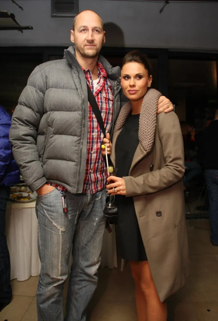 Nakon što su izmijenili zavjete, skočili su u more. Dvije godine kasnije dobili su sina Roka, a 2008. godine i sina Niku. 