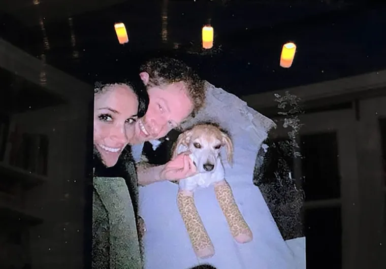 Torijevac Bob Seely zbog svega toga je pobjesnio te je najavio da planira predložiti zakon koji bi omogućio da se princu Harryju i Meghan oduzmu titule vojvode i vojvotkinje od Sussexa.