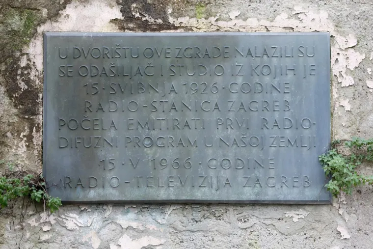Kraj Vlade i Sabora propada Palača. Trebala je postati muzej, a na kraju postala ruglo grada