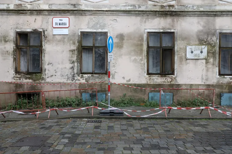 Kraj Vlade i Sabora propada Palača. Trebala je postati muzej, a na kraju postala ruglo grada