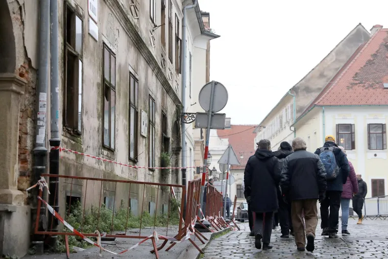 Kraj Vlade i Sabora propada Palača. Trebala je postati muzej, a na kraju postala ruglo grada