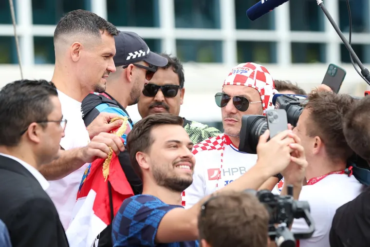 Pogledajte reakcije Vatrenih nakon buđenja: Lovren među navijačima, a ostali ne skidaju osmijeh