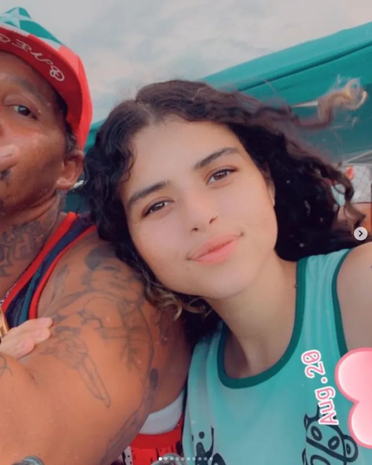 Nakon što je objavila video s objašnjenjem, Millie je dobila hrpu poruka podrške od pratitelja. &quot;Oni su par. Zapravo su u braku. Djeluju sretno i to je sve što je važno. Dovoljno je stara i sretna je. Kao i on&quot;, &quot;Sve dok si ti sretna to je sve što je važno&quot;, poručili su joj.