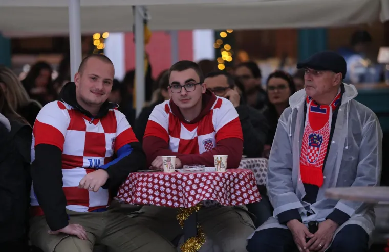 Od sjevera do juga svi uz Vatrene: Pogledajte kako se navija diljem Hrvatske