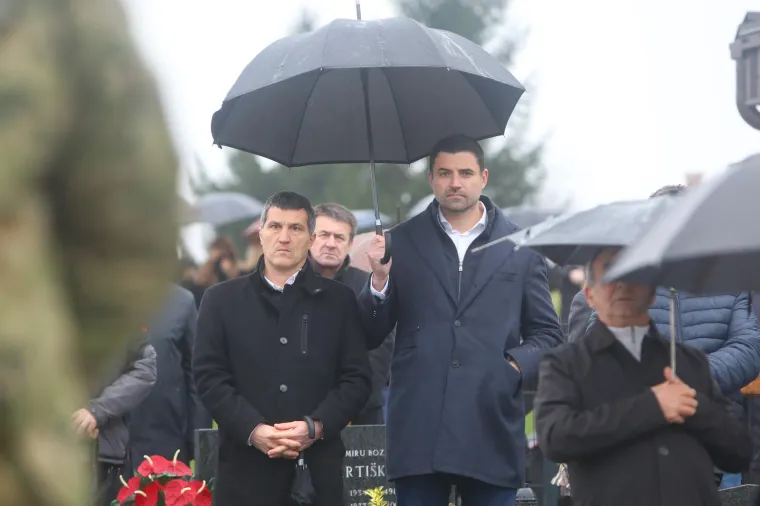 Pokopan general Pavao Miljavac, na ispraćaju obitelj, prijatelji, suborci i brojni političari