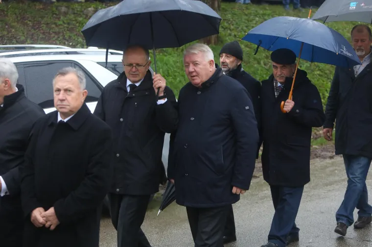 Pokopan general Pavao Miljavac, na ispraćaju obitelj, prijatelji, suborci i brojni političari