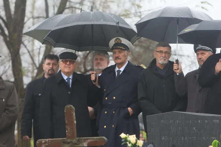 Pokopan general Pavao Miljavac, na ispraćaju obitelj, prijatelji, suborci i brojni političari