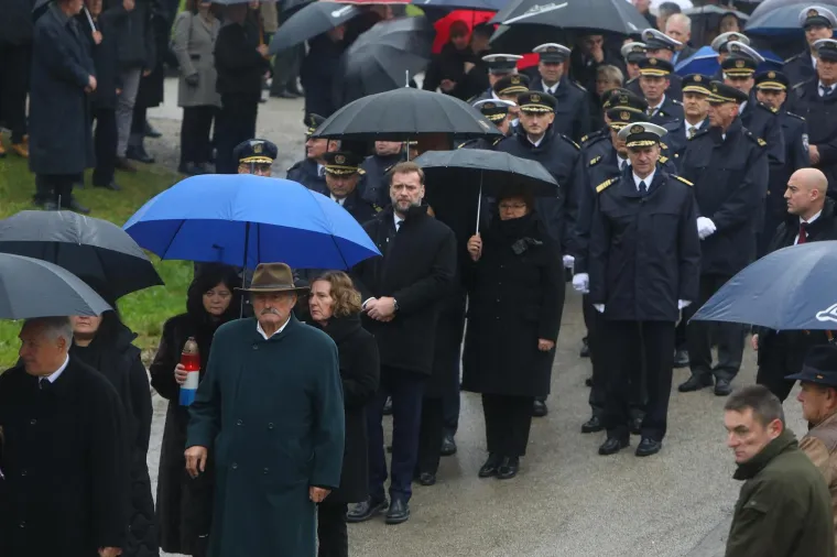 Pokopan general Pavao Miljavac, na ispraćaju obitelj, prijatelji, suborci i brojni političari