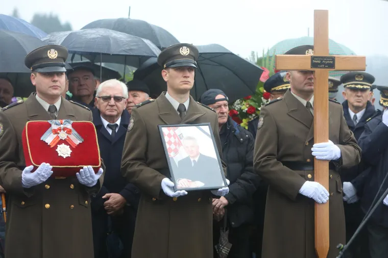 Pokopan general Pavao Miljavac, na ispraćaju obitelj, prijatelji, suborci i brojni političari