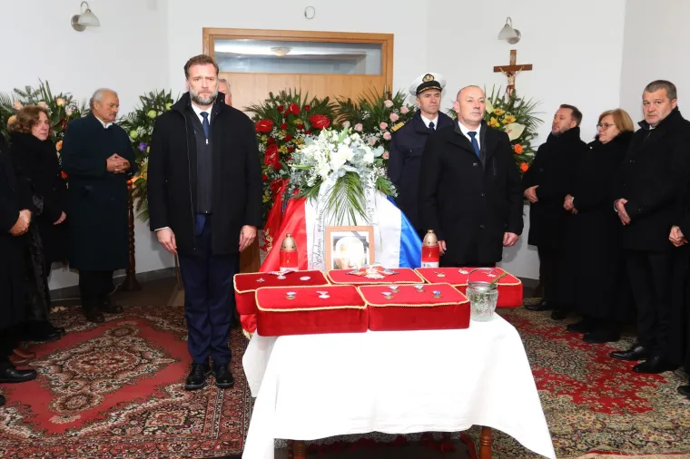 Pokopan general Pavao Miljavac, na ispraćaju obitelj, prijatelji, suborci i brojni političari