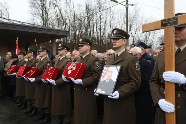 Pokopan general Pavao Miljavac, na ispraćaju obitelj, prijatelji, suborci i brojni političari