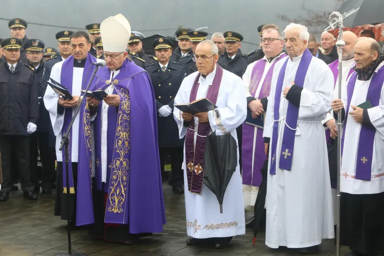 Pokopan general Pavao Miljavac, na ispraćaju obitelj, prijatelji, suborci i brojni političari
