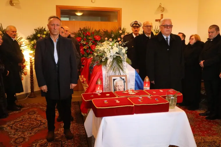 Pokopan general Pavao Miljavac, na ispraćaju obitelj, prijatelji, suborci i brojni političari