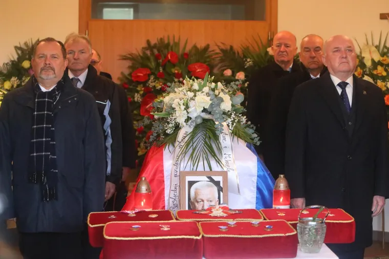 Pokopan general Pavao Miljavac, na ispraćaju obitelj, prijatelji, suborci i brojni političari