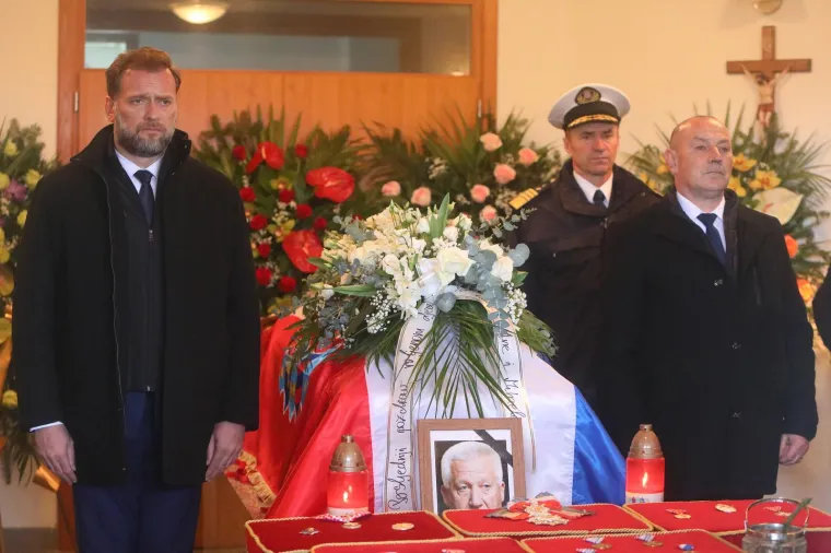 Pokopan general Pavao Miljavac, na ispraćaju obitelj, prijatelji, suborci i brojni političari