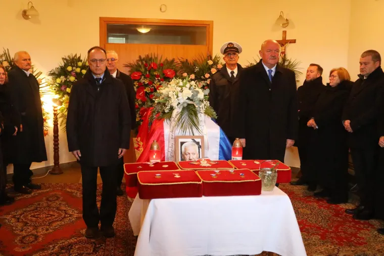 Pokopan general Pavao Miljavac, na ispraćaju obitelj, prijatelji, suborci i brojni političari