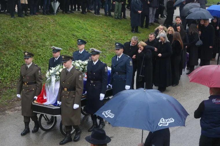 Pokopan general Pavao Miljavac, na ispraćaju obitelj, prijatelji, suborci i brojni političari