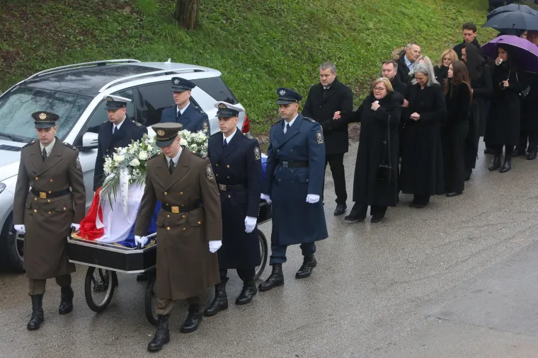 Pokopan general Pavao Miljavac, na ispraćaju obitelj, prijatelji, suborci i brojni političari
